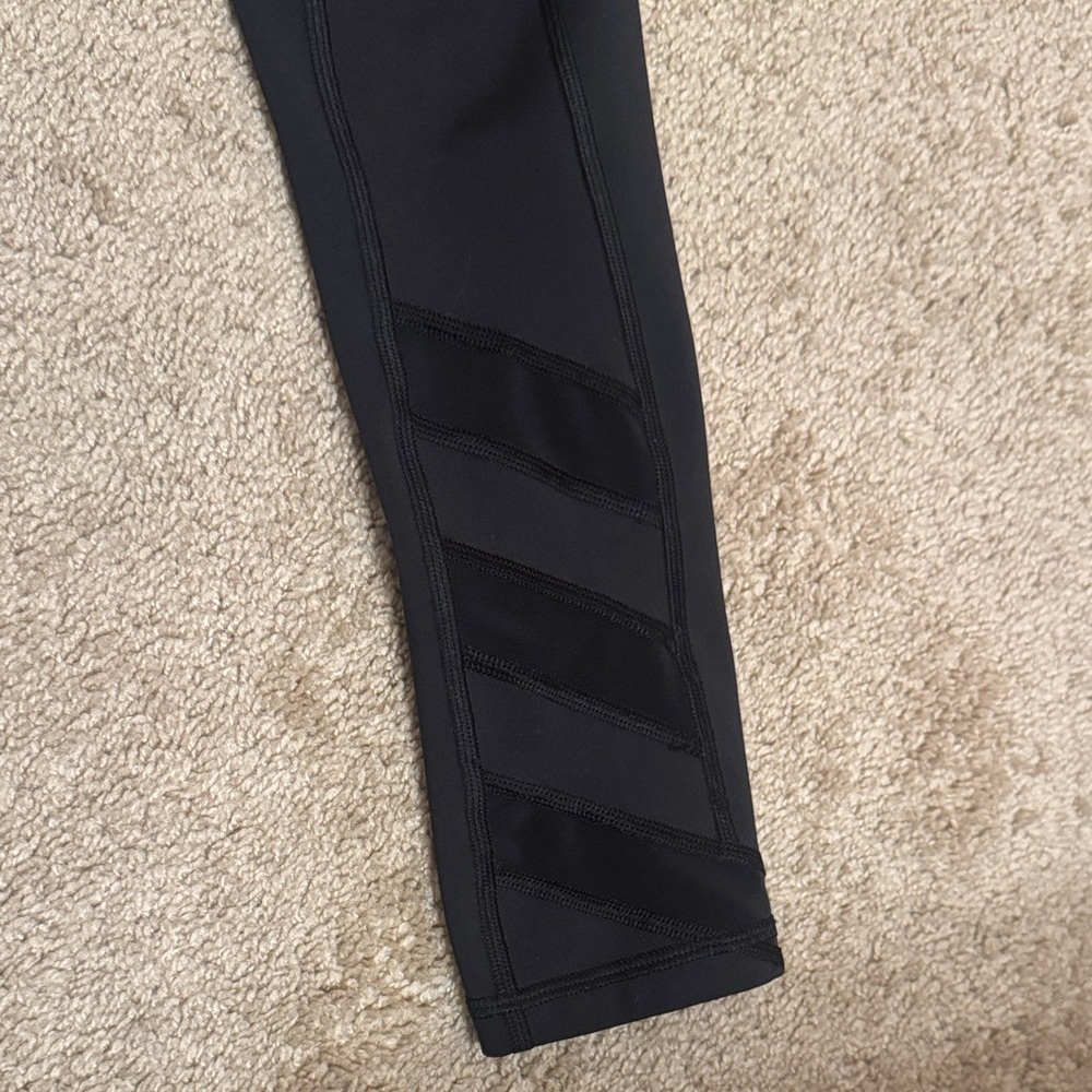 Athleta High-Waisted mesh side Leggings - Picture 9 of 9